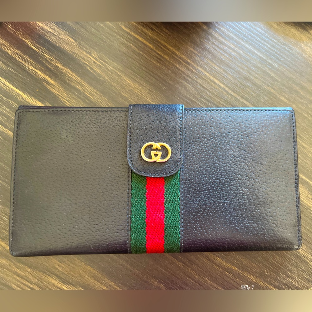 GG Gucci long wallet with stripe.
